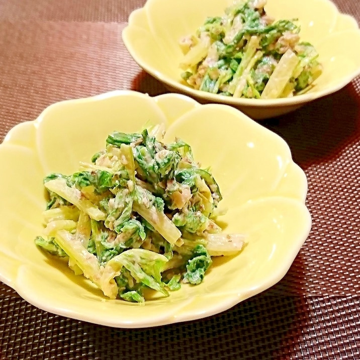 セロリの葉のくるみマヨネーズ和え